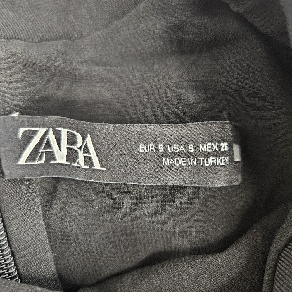 Zara Black Long Sleeve Gold Button Romper Size S LIKE NEW Y-2552